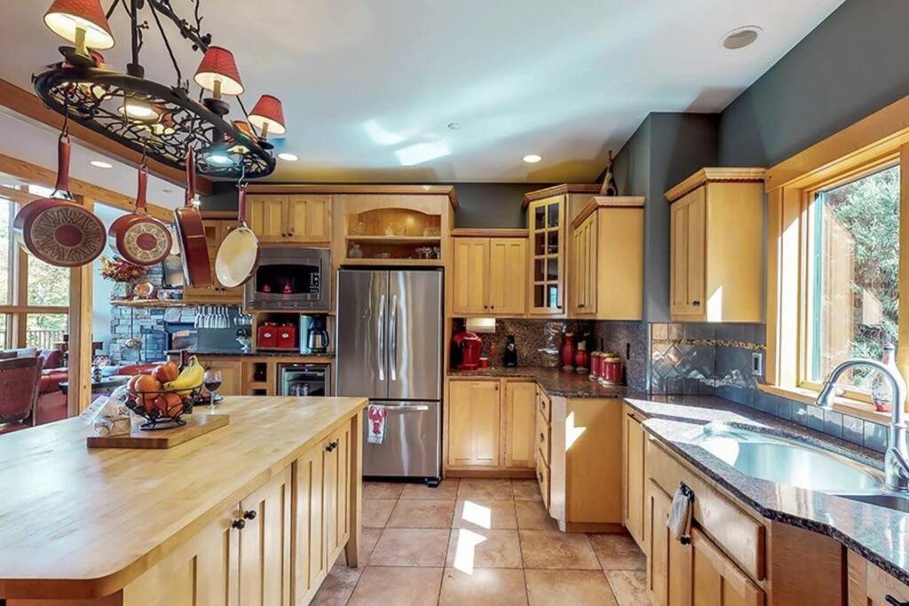 Newry The Glen House -9 Bdrm Estate Sleep 26 Movie Theater,Pool,Golf,Ski מראה חיצוני תמונה